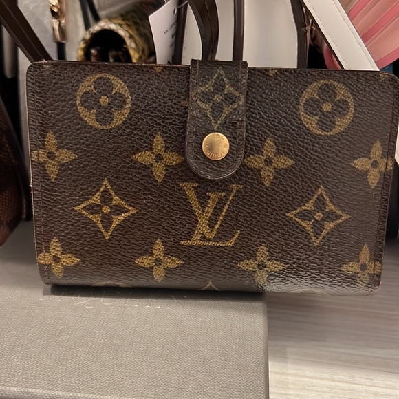 Vintage Louis Vuitton wallet - Picture 2 of 7